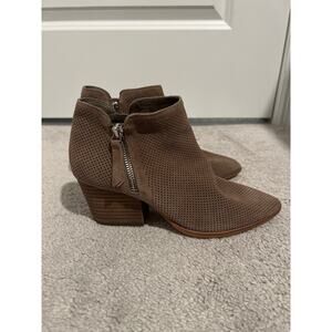 Vince Camuto Nethera Perforated Ankle Bootie Taupe Leather Pointed Zip 7.5 Gray